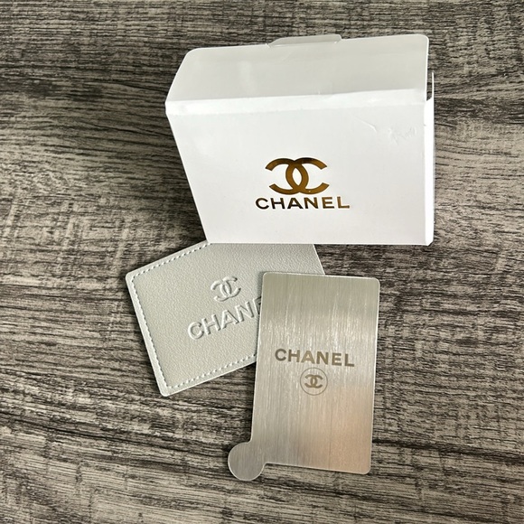 Chanel Card Mirror silver Card Case Leather Chanel Item New with box GWP - Picture 8 of 8